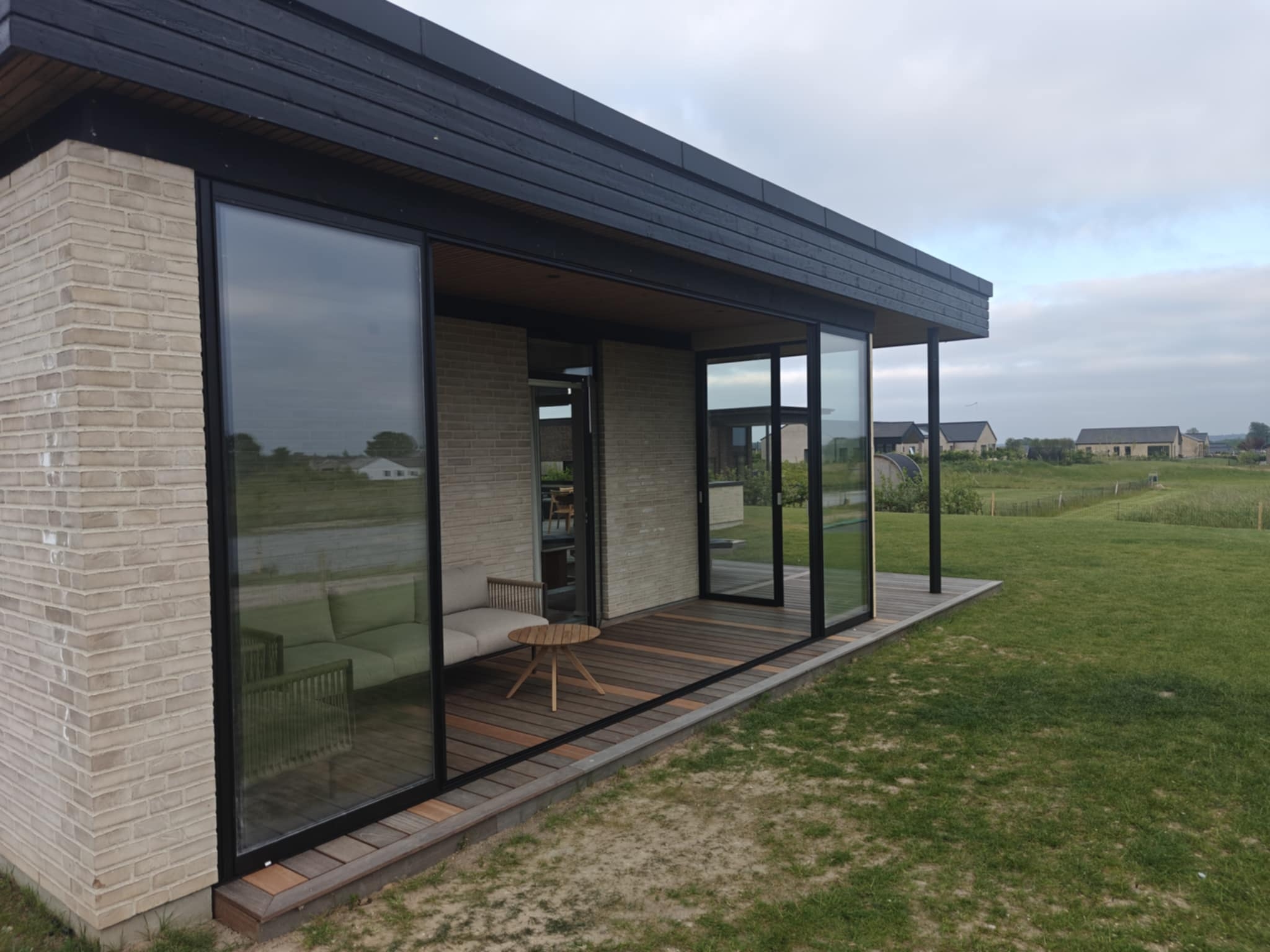 Skydedør udendør åbnet